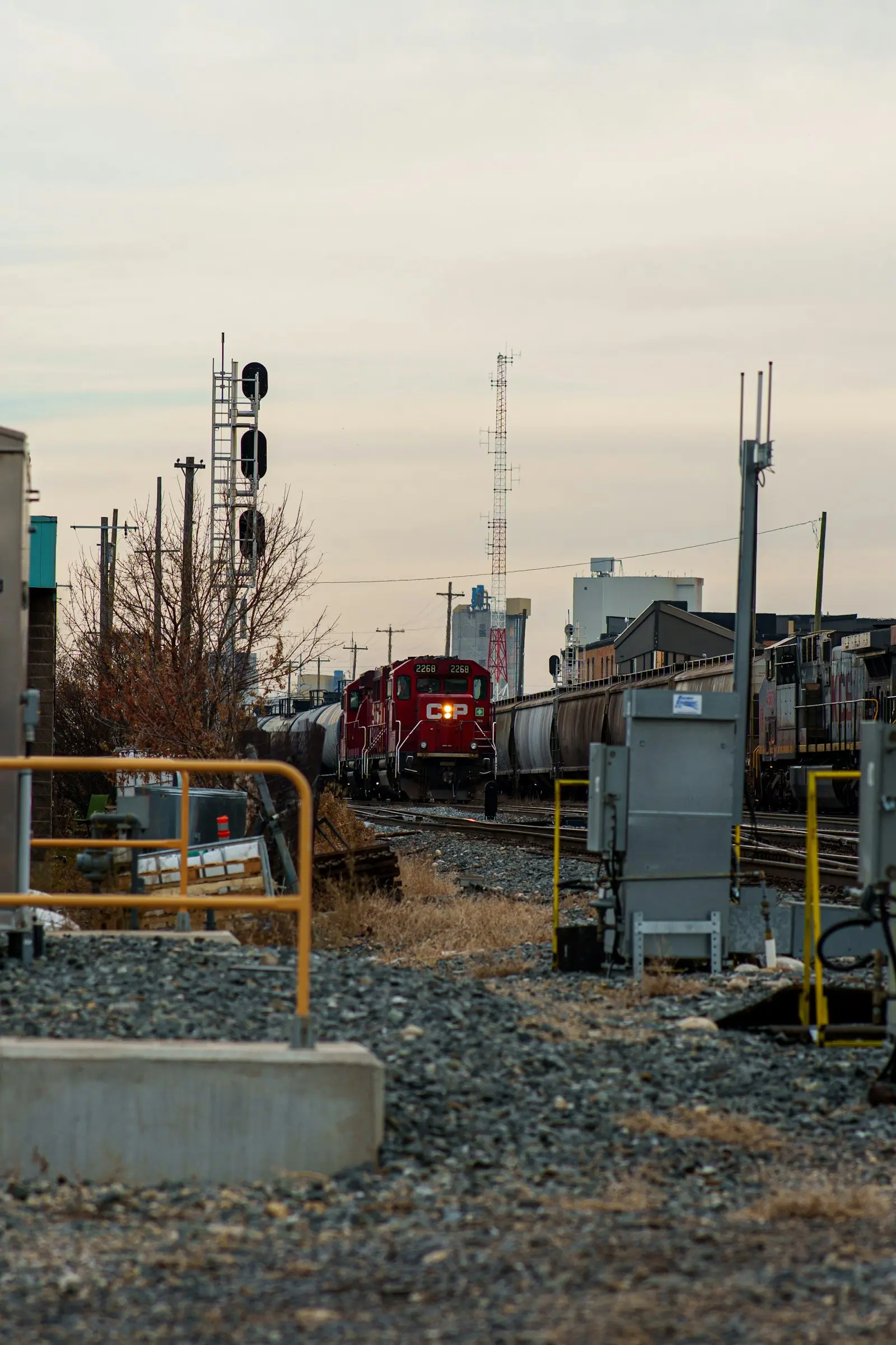 Red freight engine pulling cars — switcher / short-line context where the K3LA appears